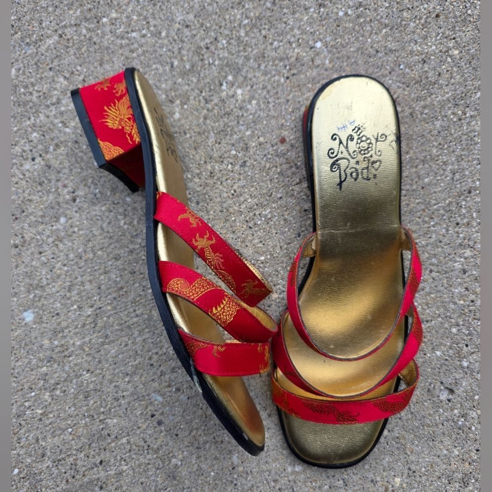 Vtg 90s Red Satin Sandals Oriental Gold Print Sz 8.5 Asian Embroidered Dragon